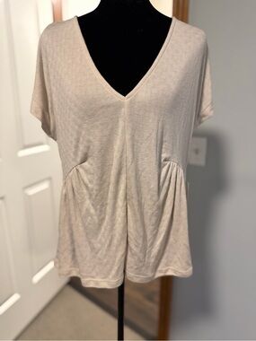78 & Sunny Hope Pointelle V-Neck Shirred Tee Birch Medium NWT